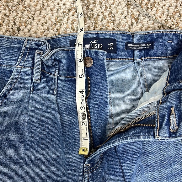 HOLLISTER Ultra High Rise Mom Jean Size 24/27 - Picture 7 of 9
